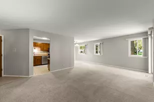 252 Shoreline Cir, Schaumburg, IL 60194 - Photo 4