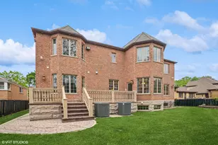 3832 W Chase Ave, Lincolnwood, IL 60712 - Photo 2