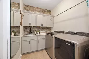 411 Skipping Stone Ln, Hinsdale, IL 60521 - Photo 10