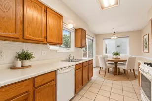 1294 Longford Cir, Elgin, IL 60120 - Photo 8
