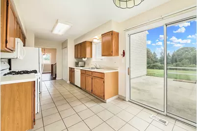 1294 Longford Circle, Elgin, IL 60120 - Photo 10