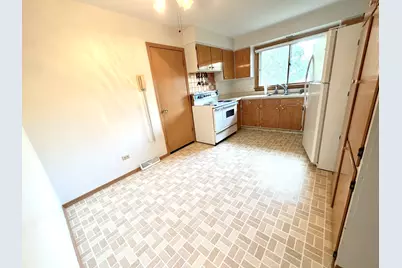 2323 Carriage Lane, Lindenhurst, IL 60046 - Photo 4
