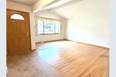 2323 Carriage Lane, Lindenhurst, IL 60046 - Photo 2
