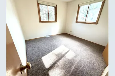 2323 Carriage Lane, Lindenhurst, IL 60046 - Photo 8