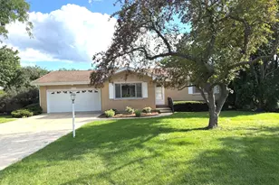 2323 Carriage Ln, Lindenhurst, IL 60046 - Photo 1