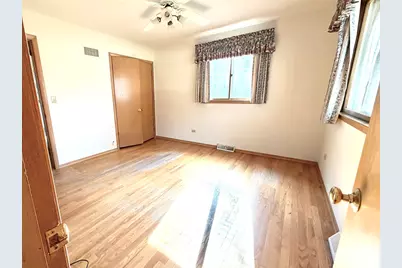 2323 Carriage Lane, Lindenhurst, IL 60046 - Photo 10