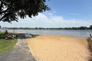 561 Marina St, Wauconda, IL 60084 - Photo 18