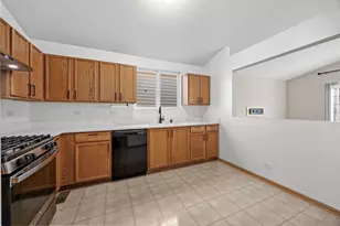 674 Four Seasons Blvd, Aurora, IL 60504 - Photo 6