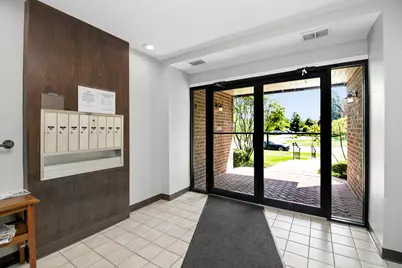 462 Raintree Drive #2A, Glen Ellyn, IL 60137 - Photo 2