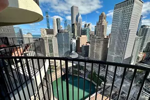 300 N State St, Chicago, IL 60654 - Photo 8