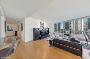 340 E Randolph St, Chicago, IL 60601 - Photo 2