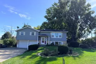 828 Regent St, New Lenox, IL 60451 - Photo 1