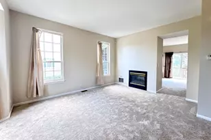 2424 Courtyard Cir, Aurora, IL 60506 - Photo 4