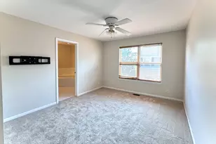 2424 Courtyard Cir, Aurora, IL 60506 - Photo 20