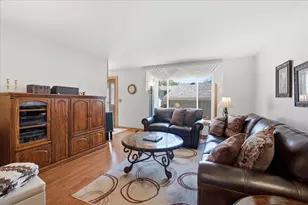 228 Willow Ln, Bloomingdale, IL 60108 - Photo 4