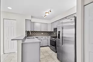1321 Orleans Dr, Mundelein, IL 60060 - Photo 4