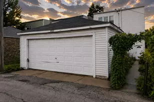 4935 W Cullom Ave, Chicago, IL 60641 - Photo 10