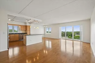 5555 N Cumberland Ave, Chicago, IL 60656 - Photo 2