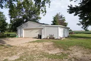 27242 E 2900th St, Prophetstown, IL 61277 - Photo 4