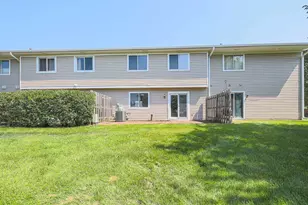472 Esselen Ct, Carol Stream, IL 60188 - Photo 22