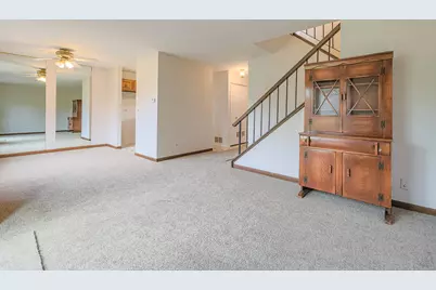 472 Esselen Court, Carol Stream, IL 60188 - Photo 8