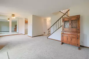 472 Esselen Ct, Carol Stream, IL 60188 - Photo 8