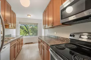 7141 N Kedzie Ave, Chicago, IL 60645 - Photo 10