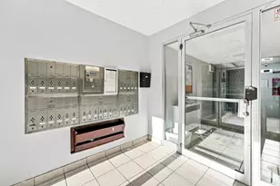 2025 W Granville Ave, Chicago, IL 60659 - Photo 2