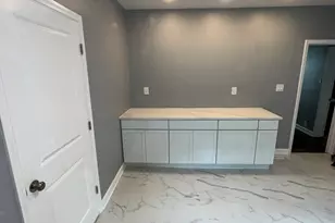 8404 S Oglesby Ave, Chicago, IL 60617 - Photo 8
