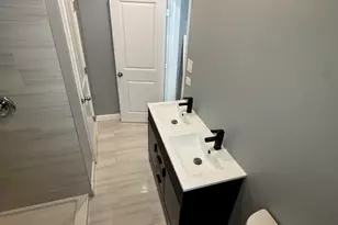 8404 S Oglesby Ave, Chicago, IL 60617 - Photo 10