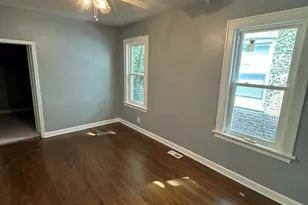 8404 S Oglesby Ave, Chicago, IL 60617 - Photo 6