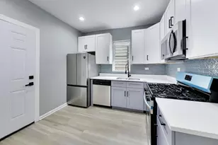 1051 N Massasoit Ave, Chicago, IL 60651 - Photo 6