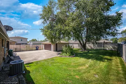 8724 Cranbrook Lane, Bridgeview, IL 60455 - Photo 14