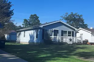 339 Larson St, Paxton, IL 60957 - Photo 2