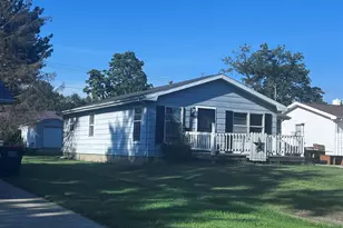 339 Larson St, Paxton, IL 60957 - Photo 1