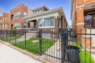6733 S Campbell Ave, Chicago, IL 60629 - Photo 2