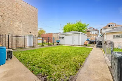 6733 S Campbell Avenue, Chicago, IL 60629 - Photo 32