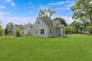 901 Flintwood Ct, Round Lake Heights, IL 60073 - Photo 2