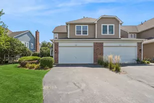 135 Tanglewood Dr, Glen Ellyn, IL 60137 - Photo 1