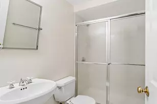 135 Tanglewood Dr, Glen Ellyn, IL 60137 - Photo 16