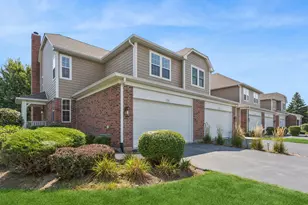 135 Tanglewood Dr, Glen Ellyn, IL 60137 - Photo 2