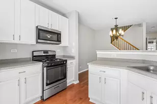 135 Tanglewood Dr, Glen Ellyn, IL 60137 - Photo 12