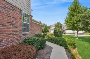 135 Tanglewood Dr, Glen Ellyn, IL 60137 - Photo 4