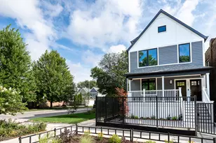 1901 W Berwyn Ave, Chicago, IL 60640 - Photo 2