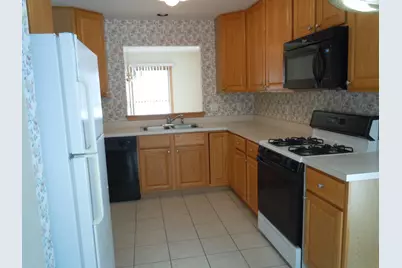 [Address not provided], Crystal Lake, IL 60014 - Photo 4
