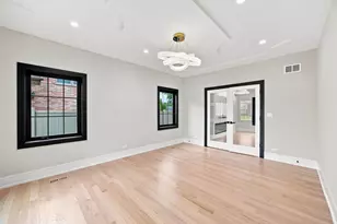 9233 Crescent Ct, Oak Lawn, IL 60453 - Photo 10
