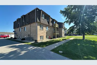 2390 Bicentennial Avenue #12, Crest Hill, IL 60403 - Photo 2