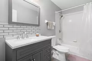 409 Vana Dr, Carpentersville, IL 60110 - Photo 14