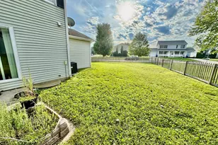 1383 Moluf St, Dekalb, IL 60115 - Photo 12