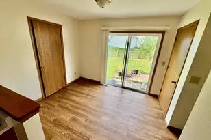 1383 Moluf St, Dekalb, IL 60115 - Photo 4